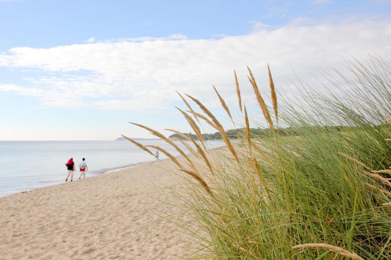 Strandnah Mit Terrasse, Gratis Nutzung Vom Ahoi Erlebnisbad Und Sauna In Sellin - Strandhaus Moenchgut Fewo06 Lobbe Esterno foto