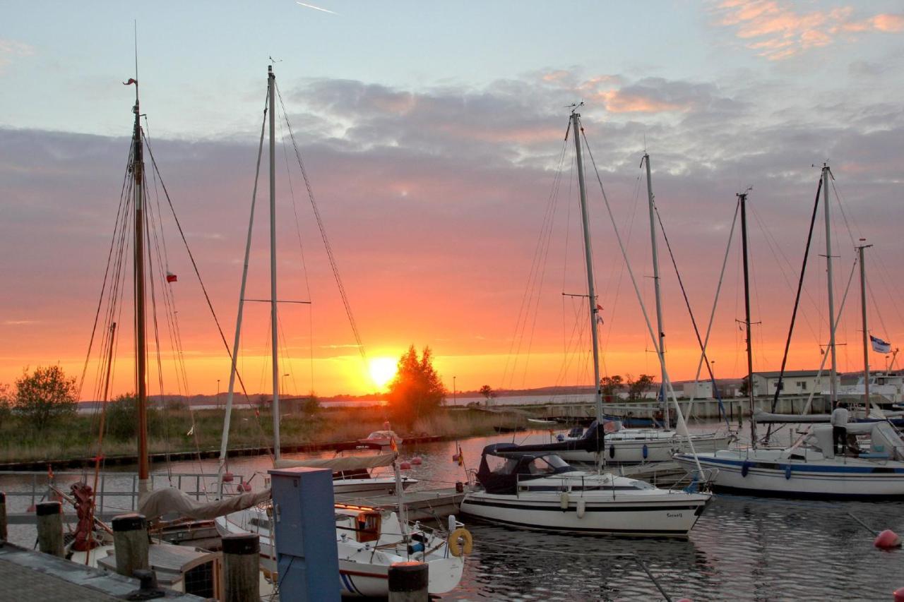 Strandnah Mit Terrasse, Gratis Nutzung Vom Ahoi Erlebnisbad Und Sauna In Sellin - Strandhaus Moenchgut Fewo06 Lobbe Esterno foto