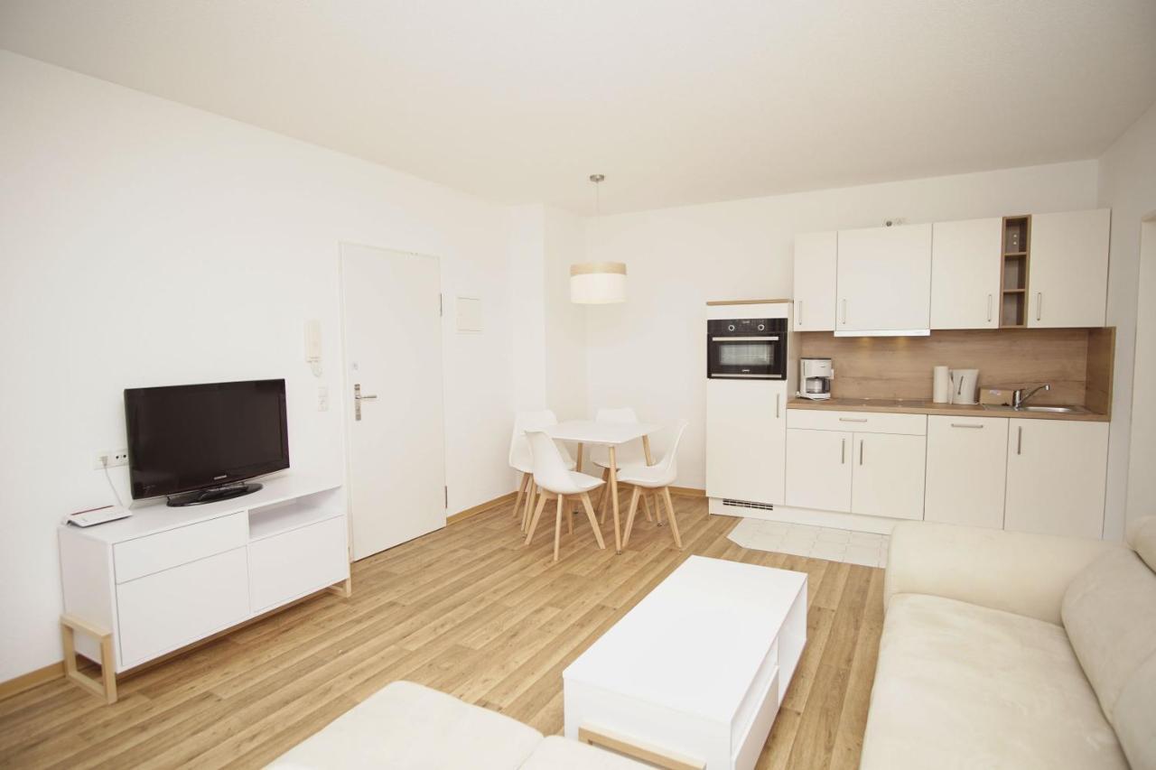 Strandnah Mit Terrasse, Gratis Nutzung Vom Ahoi Erlebnisbad Und Sauna In Sellin - Strandhaus Moenchgut Fewo06 Lobbe Esterno foto